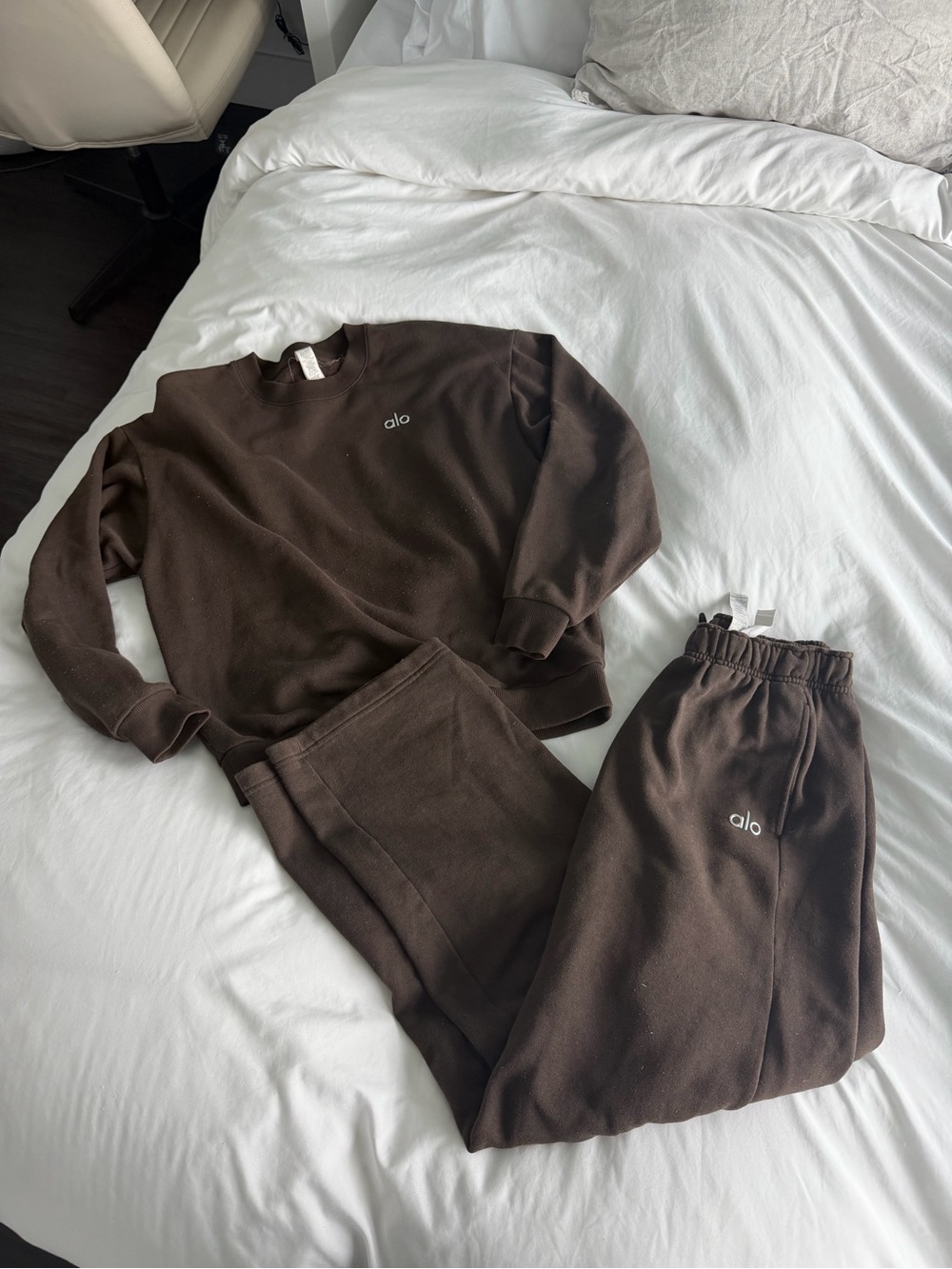 ALO Yoga Espresso Sweatset (xs)